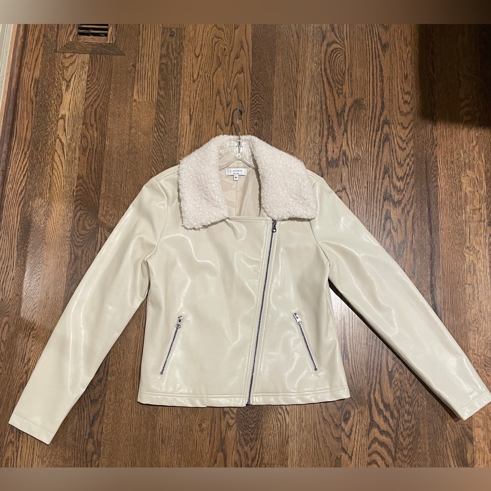 J. SOCIETY faux leather moto jacket with Sherpa collar & zipper pockets! CUTE!